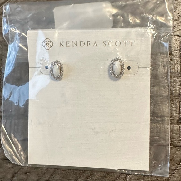 Kendra Scott White Earrings and Necklace Set NWT - Picture 5 of 10